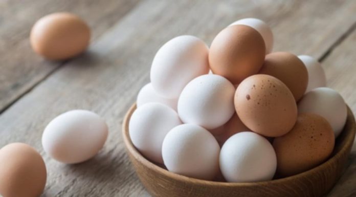 Don’t just add salt when frying eggs, add a few drops of this, and the eggs will double in size, 2 eggs will be like 4 eggs.