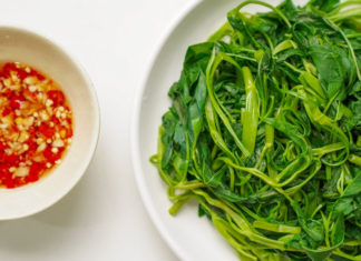 Get Rid of Toxins and Keep Your Water Spinach Fresh: Remember to Boil It with This Ingredient, Enjoy Your Meal
