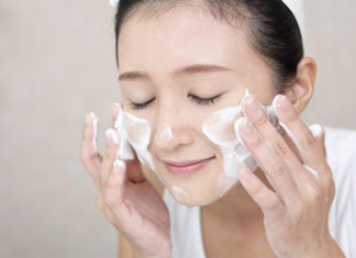 Common Habits That Cause Enlarged Pores Like a Black Hole