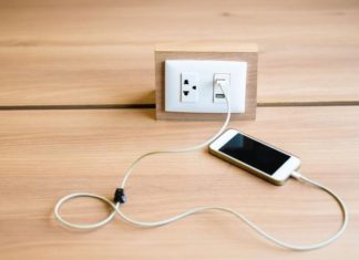 Charging: Plug in the charger or the phone first? Surprisingly, many people get it wrong and harm the battery.