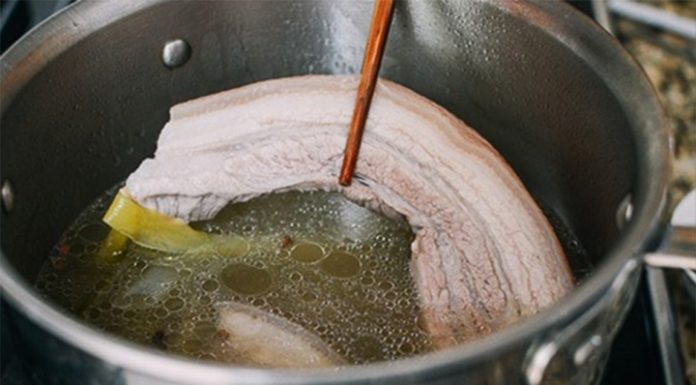 Get rid of pork toxins by adding this when boiling: Eat with peace of mind