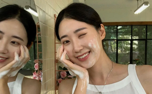 4 Essential Tips for Cleansing Your Skin without Drying It Out