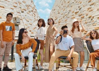 The Ultimate Guide to Posing for Group Photos that will Blow Everyone’s Mind