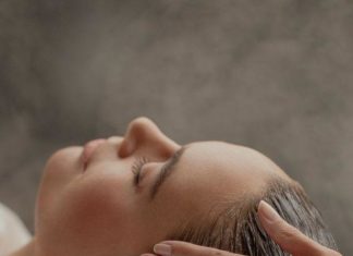 Revealing Some Ways to Exfoliate the Scalp for Strong, Shiny Hair