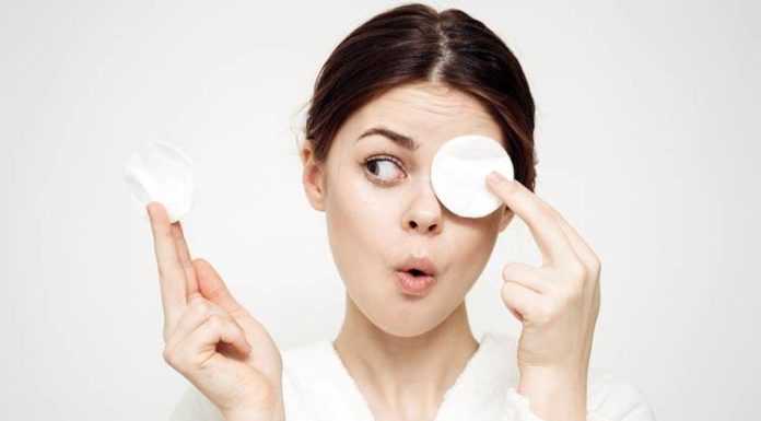 Properly Cleansing Your Face: The Right Way to Remove Makeup