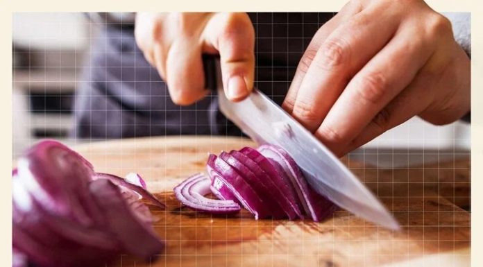 Tips for cutting onions without tearing up
