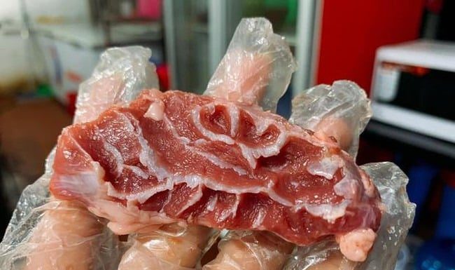 The Pork also has a delicious and healthy part that deserves 5 stars, packed with nutrients as valuable as ginseng and bird’s nest