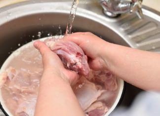 Enhance the tenderness and juiciness of boiled meat: Add this to make lean white meat tender and moist