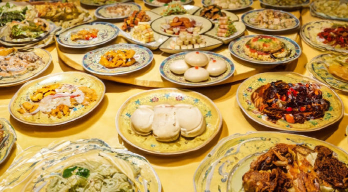 Where does the excess food from the Chinese Emperor’s dining table go?