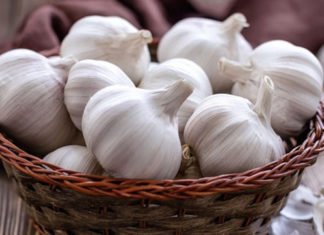 Tips for storing dried garlic without losing its flavor