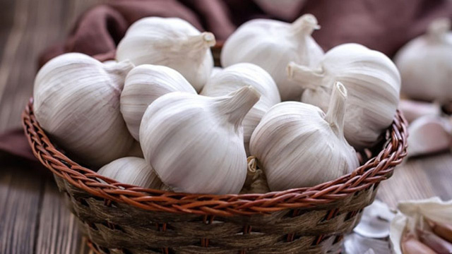 Tips for storing dried garlic without losing its flavor