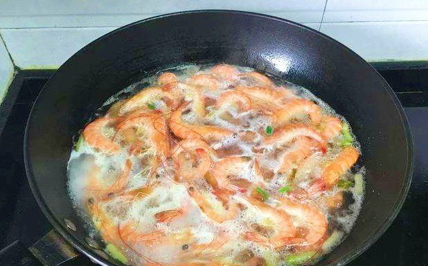 Don’t just add ginger when cooking shrimp, add one more ingredient to make the shrimp delicious and eliminate the fishy smell.