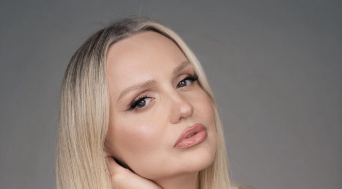 Simple makeup tips to achieve the effortless, classic French women’s style