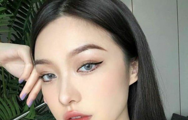 Basic makeup mistakes that make women look older by decades