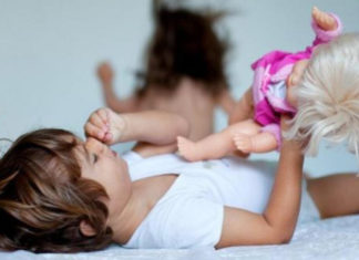 Is it a concern if a boy likes flowers and dolls? What should parents do in this situation?