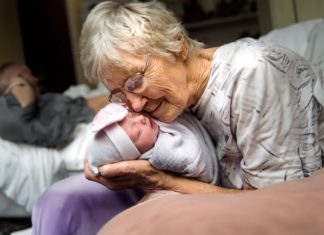 Who a child sleeps with determines their intelligence: parents or grandparents? This is what parents must know before they regret it.