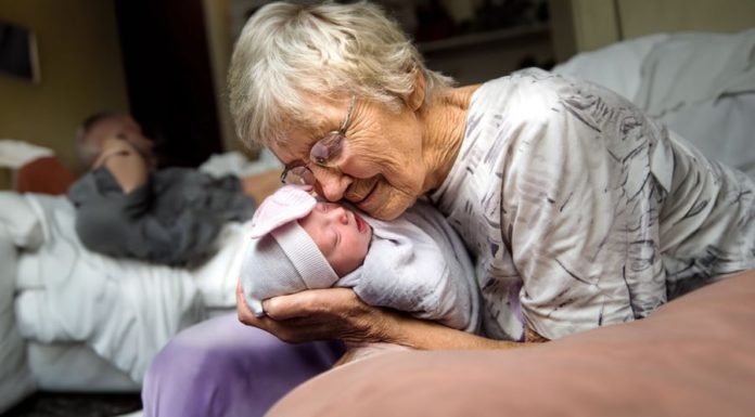 Who a child sleeps with determines their intelligence: parents or grandparents? This is what parents must know before they regret it.