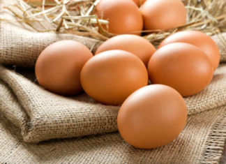 Does eating eggs regularly improve your skin and hair? How many eggs should you eat per day?