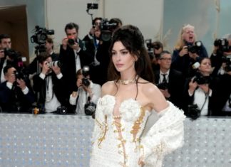 Why is Tweed fabric booming in the fashion market? Isn’t a genuine tweed fabric worth regretting?