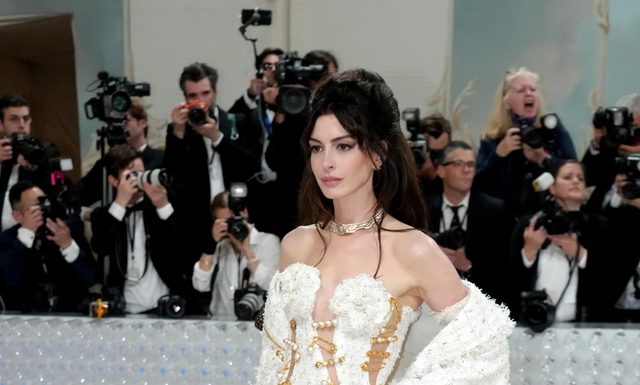 Why is Tweed fabric booming in the fashion market? Isn’t a genuine tweed fabric worth regretting?