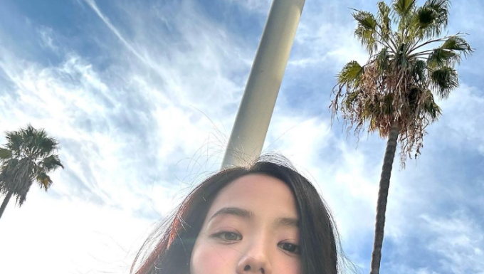 Jisoo from BLACKPINK maintains 6 essential skincare habits for a beautiful complexion like a queen