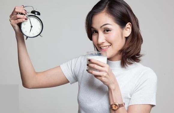 Best time to drink milk: Morning, evening, or night? Discover the 3 golden moments for optimal milk consumption and improved health.