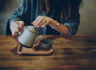 Hot Tea vs. Iced Tea: Which is Better?