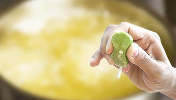 The secret ingredient chefs always add to their fried eggs for an extra fluffy result