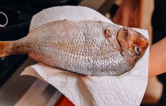 Crispy golden fried fish with this secret ingredient will amaze even top chefs