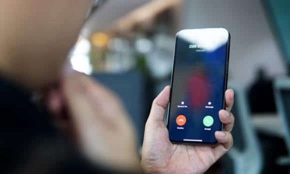 Why do unknown numbers call without speaking? 4 cases where you should hang up immediately to avoid losing money and endangering yourself