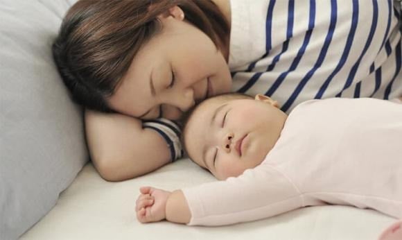 The benefits of co-sleeping in childhood for a more successful future.