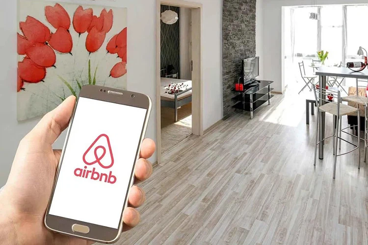 What is Airbnb? Explore its features and learn how to download Airbnb on your computer and phone.