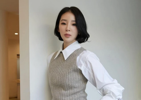 Level up your style with these trendy sweater outfit ideas