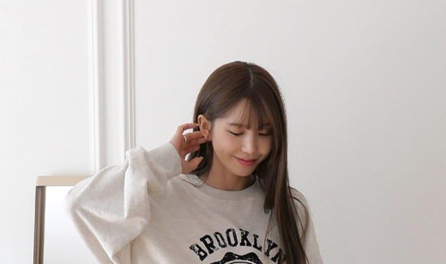 Upgrade Your Style with These Stylish Sweatshirt and Jeans Combinations