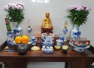 Should you use oil lamps or electric lights for your altar? Few people know the answer.