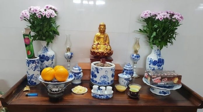 Should you use oil lamps or electric lights for your altar? Few people know the answer.