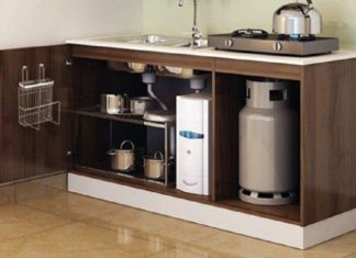 How to correctly place a gas cylinder in the stove?