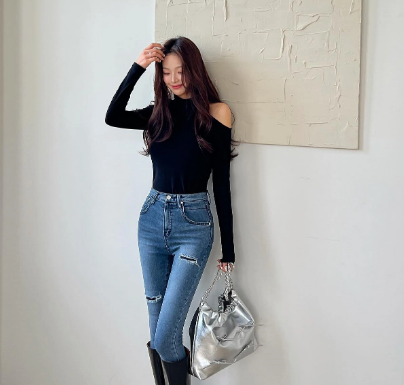 4 Stylish Outfits to Wear with High-Top Boots for a Fashionable and Flattering Look