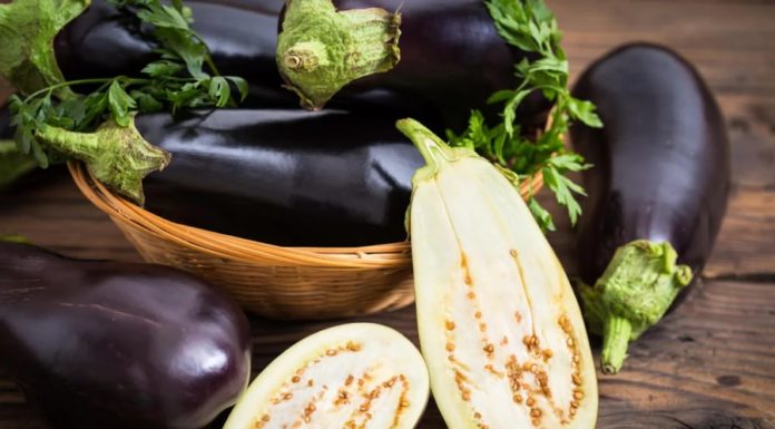 Affordable Market-Fresh Fruits Packed with Antioxidants and Deliciousness, Perfect for Winter