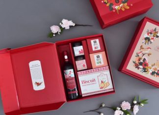 Meaningful and classy ways to choose Tet gift boxes for bosses in the Year of the Tiger 2024