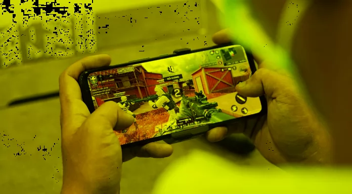 Gamers can instantly reduce lag while playing games on their phones for the smoothest gaming experience with these 8 methods.