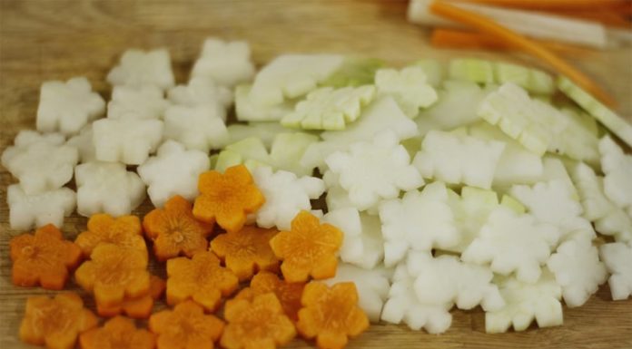 Delicious pickle recipes for a flavorful Lunar New Year with mouthwatering sticky rice cakes