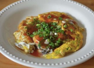 The Ultimate Taiwanese-Style Fried Oyster Omelette: A Tasty, Nutritious Treat