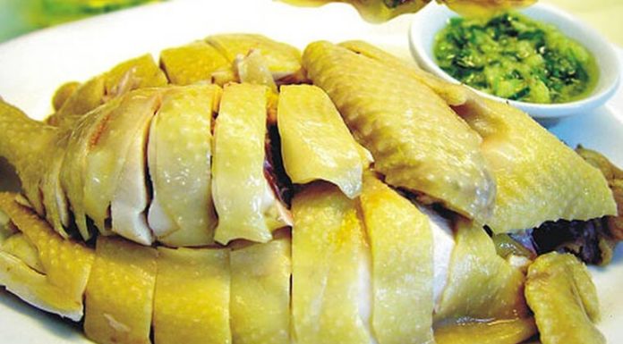 Boiling or cold water for poaching chicken: Absolutely avoid these 3 mistakes that can make the chicken taste bland and fall apart