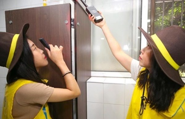 How to detect hidden cameras in bathrooms and hotel rooms