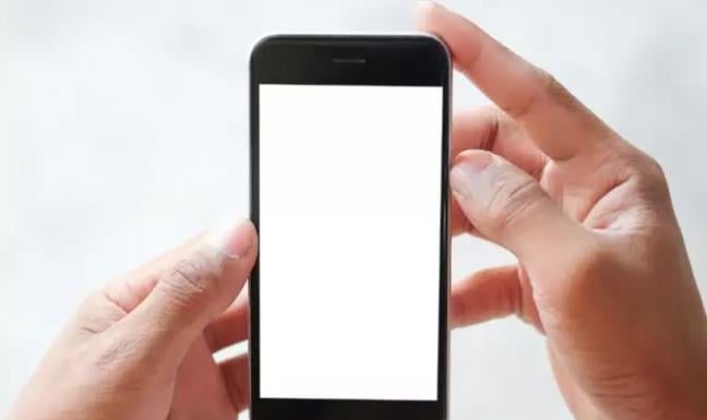 How you hold your phone reveals your personality and character