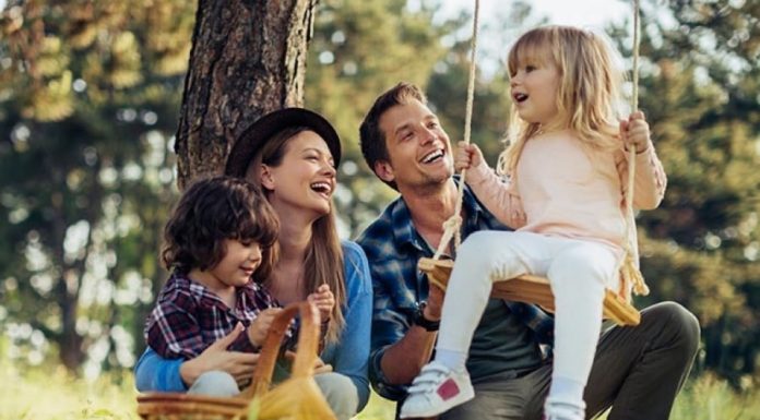 When fathers provide close teaching and care, children receive 3 valuable things more precious than gold, helping their future success.