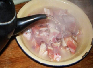 Pork Soaking in Boiling Water: Simplest Way to Remove Dirt