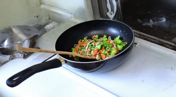 Long-lasting and durable non-stick pan requires washing it with this commonly used beverage