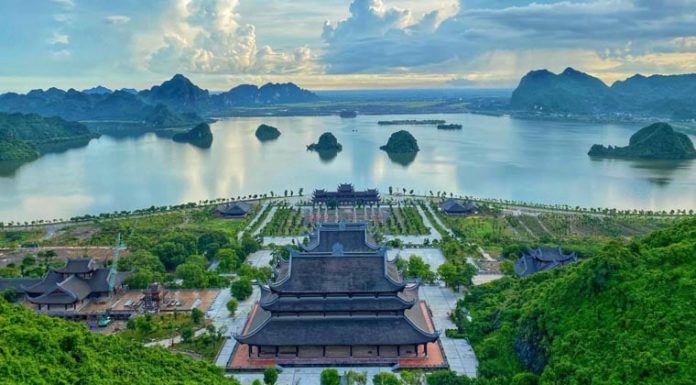 The largest temple in the world is located in which province of Vietnam? Why is it compared to ‘Hạ Long on land’?